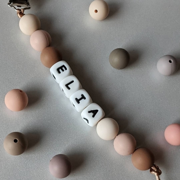 Custom silicone bead pacifier clips - Picture 3 of 16